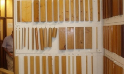 249 LISTONES Y BARRAS DE MADERA